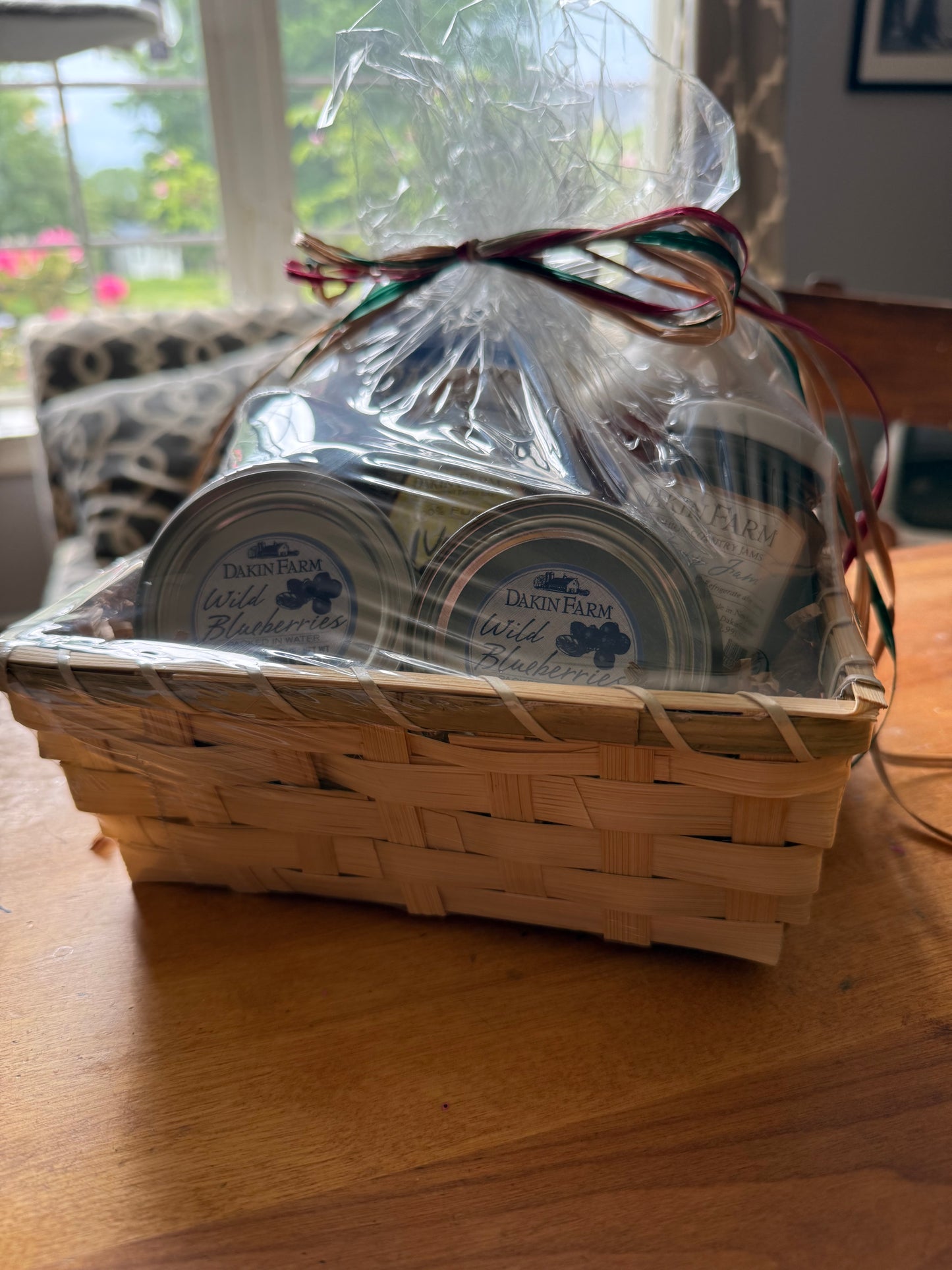 (Item #28) Dakin Farms Gift Basket