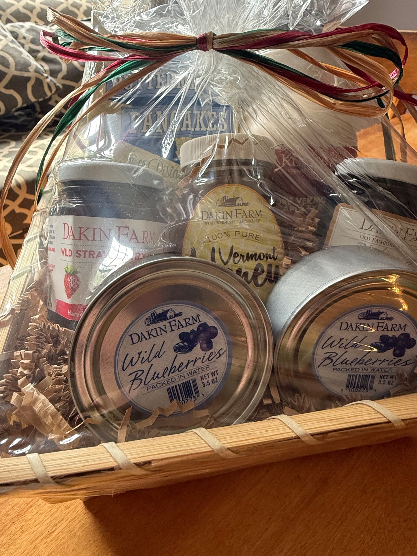 (Item #28) Dakin Farms Gift Basket