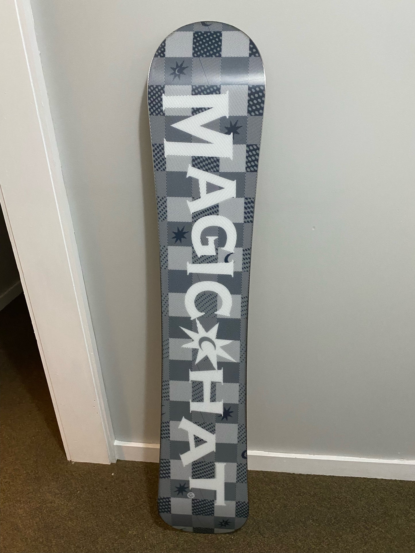 (#47) Snow Board -Magic Hat Design